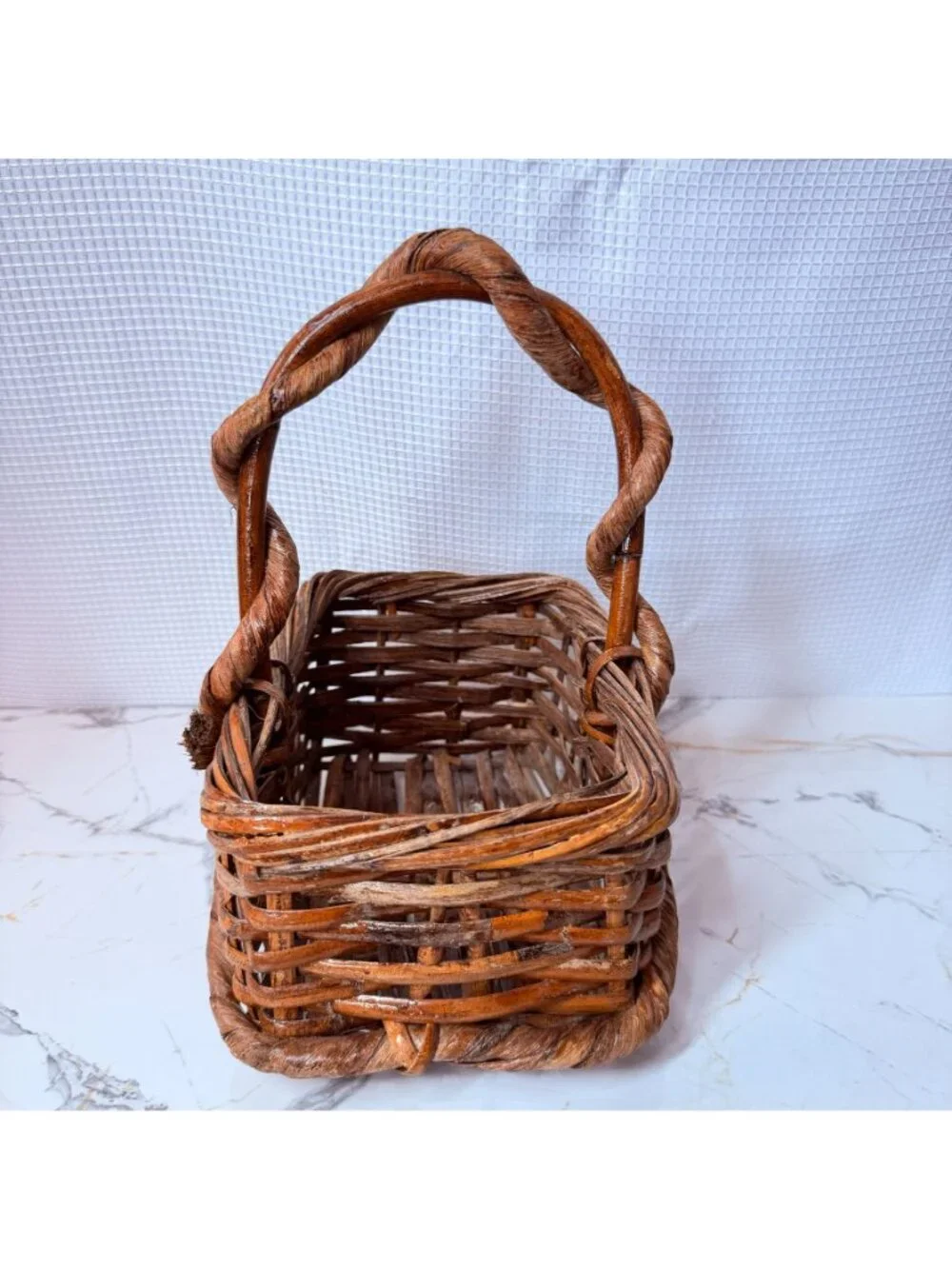 Beautiful vintage rustic hand-woven wicker basket featuring a stunning, unique t